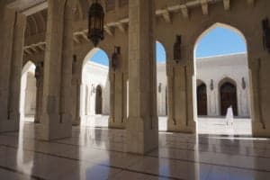 wadi canyon bergen groepsreizen individuele reis solo travel zomer Oman hiken wandelen Al Hajar Nizwa Sur Hilm 4x4 luxe hotels kamperen grotten woestijn the wildlinger mistral adventures avontuur avontuurlijke actief actieve vakantie trektocht guesthouses