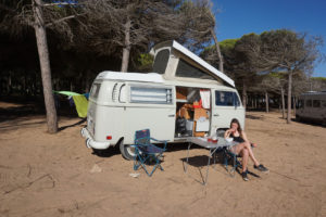 groepsreizen groepsreis individuele reizen solo portugal algarve volkswagen VW campervan T2 T6 roadtrip surf zon zee strand